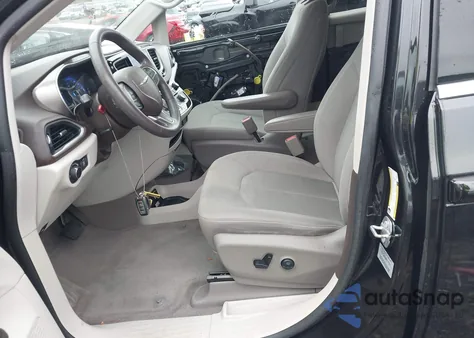 2017 Chrysler Pacifica Touring z USA, uszkodzony, nr VIN 2C4RC1DG3HR655072